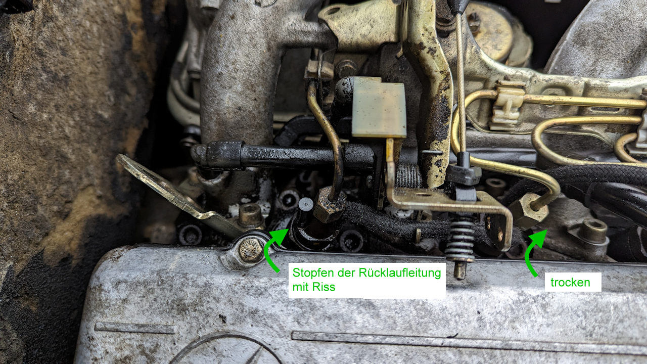 Details aus einem Motorraum gerissene Diesel Rücklaufleitung 