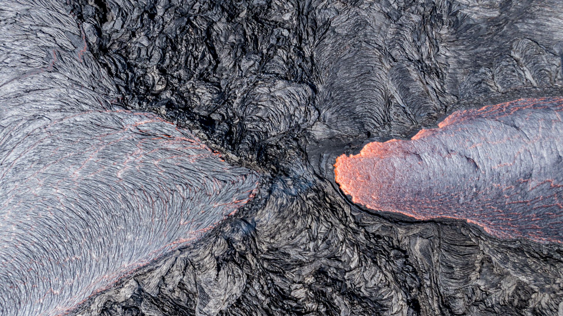 Glühender Lava Fluss in Grindavik, Island