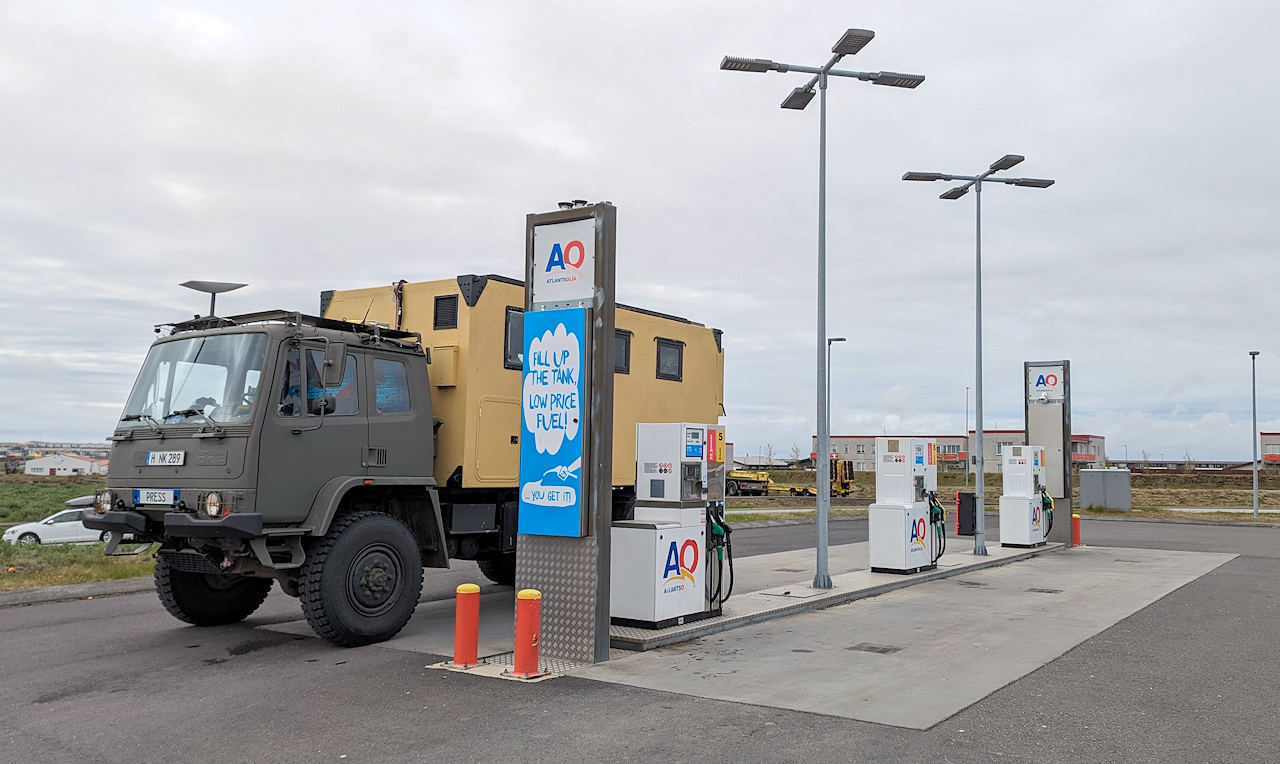 Eine Atlantsolia AO Tankstelle in Island