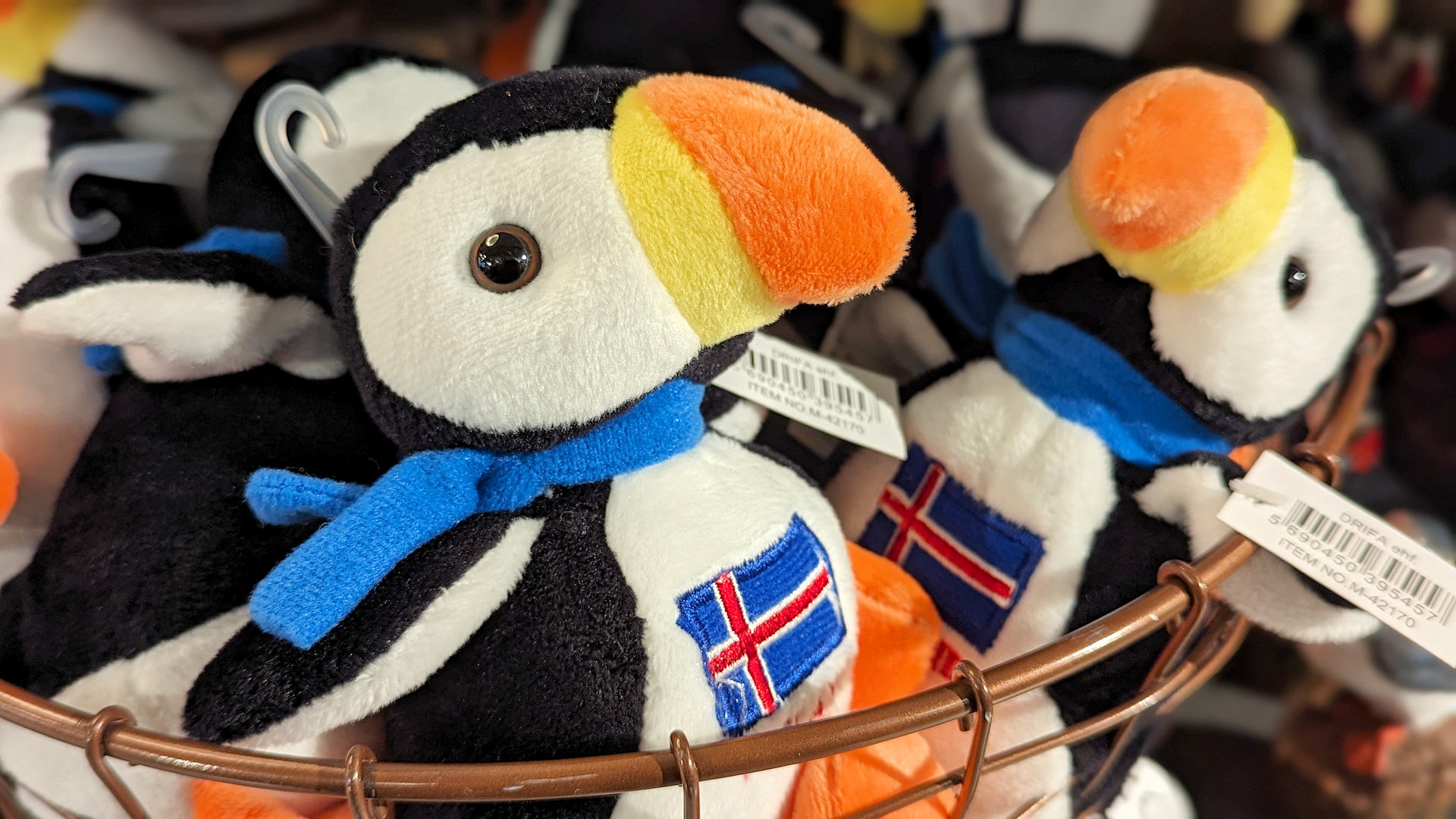 Plüsch Puffins mit isländischer Flagge