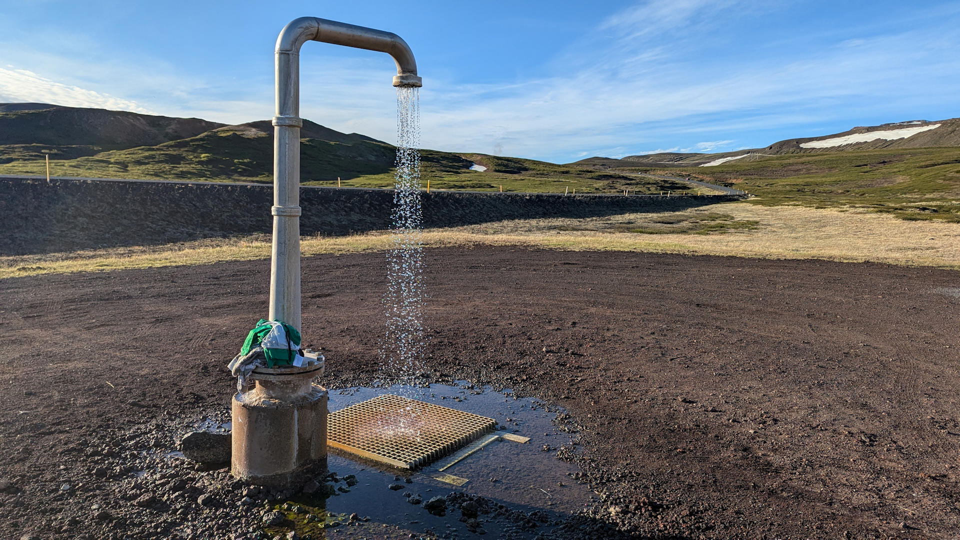 Unendliche Dusche in der Natur vom Krafla Kraftwerk