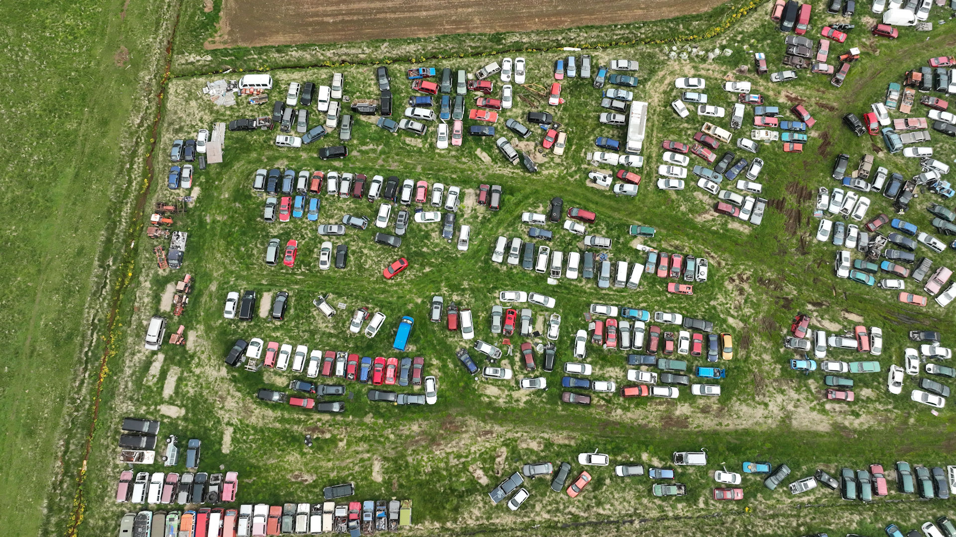 Luftbild von einem PKW Schrottplatz in in Island in der Nähe von Akureyri road 76