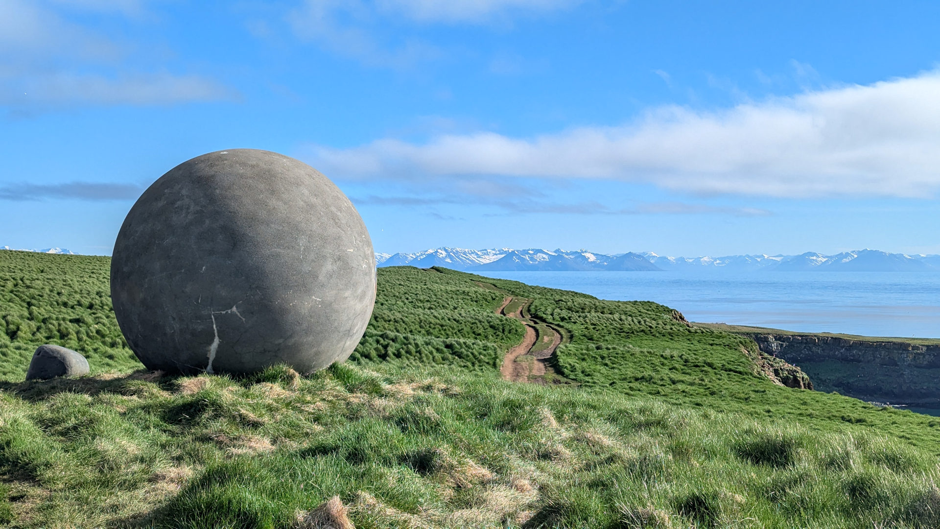 Arctic Circle Beton Markierungskugel in Grimsey Island