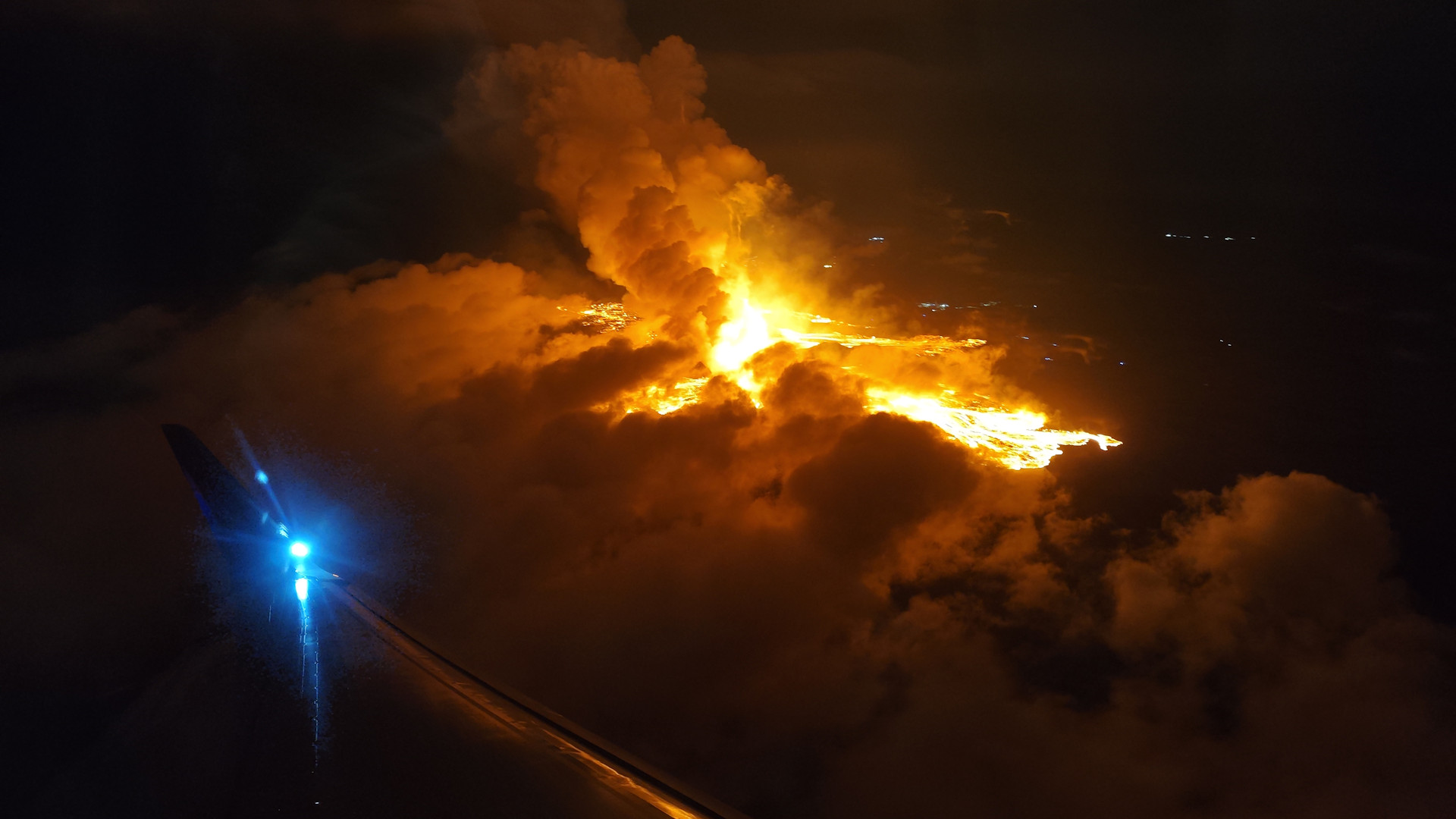 Vulkanausbruch in Grindavik am 22.08.2024 vom Flugzeug aus gesehen