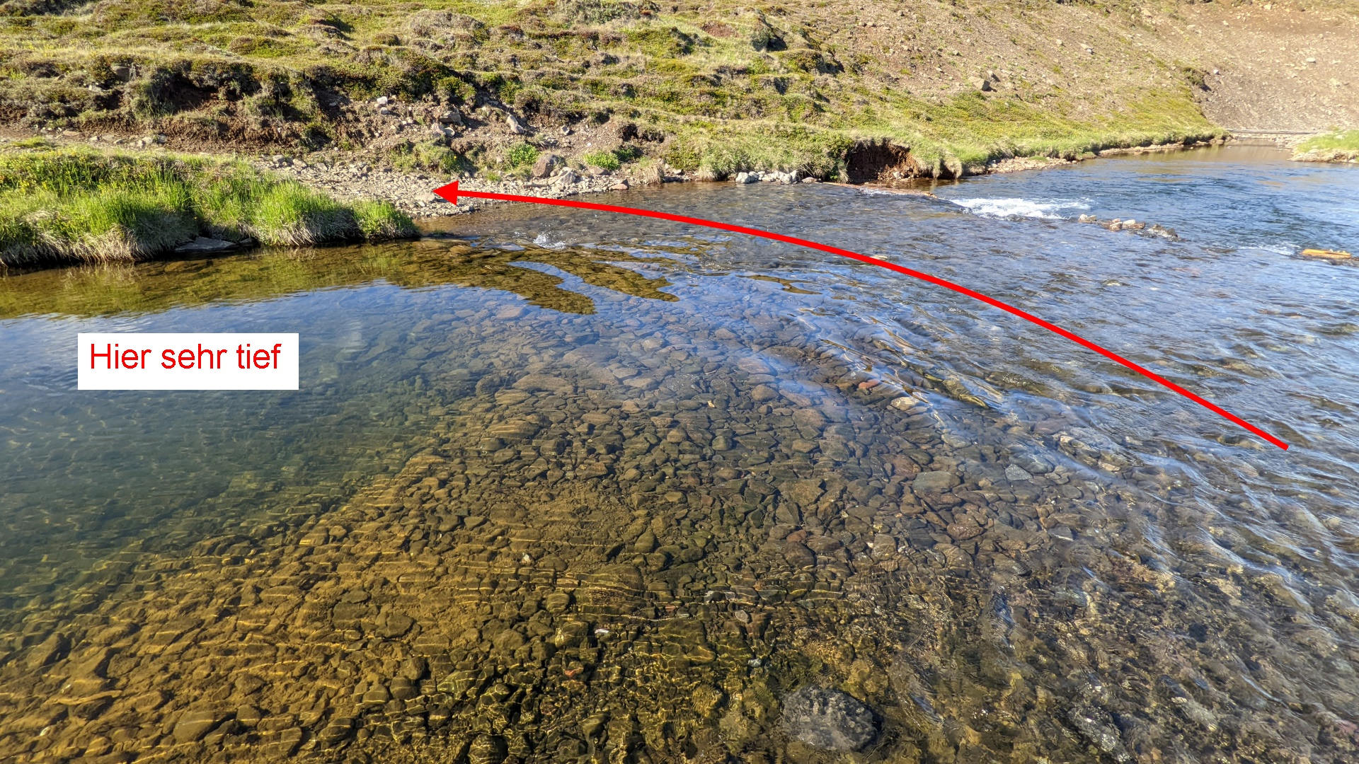 Beispiel einer Furt mit klarem Wasser und gut zu erkennendem Untergrund