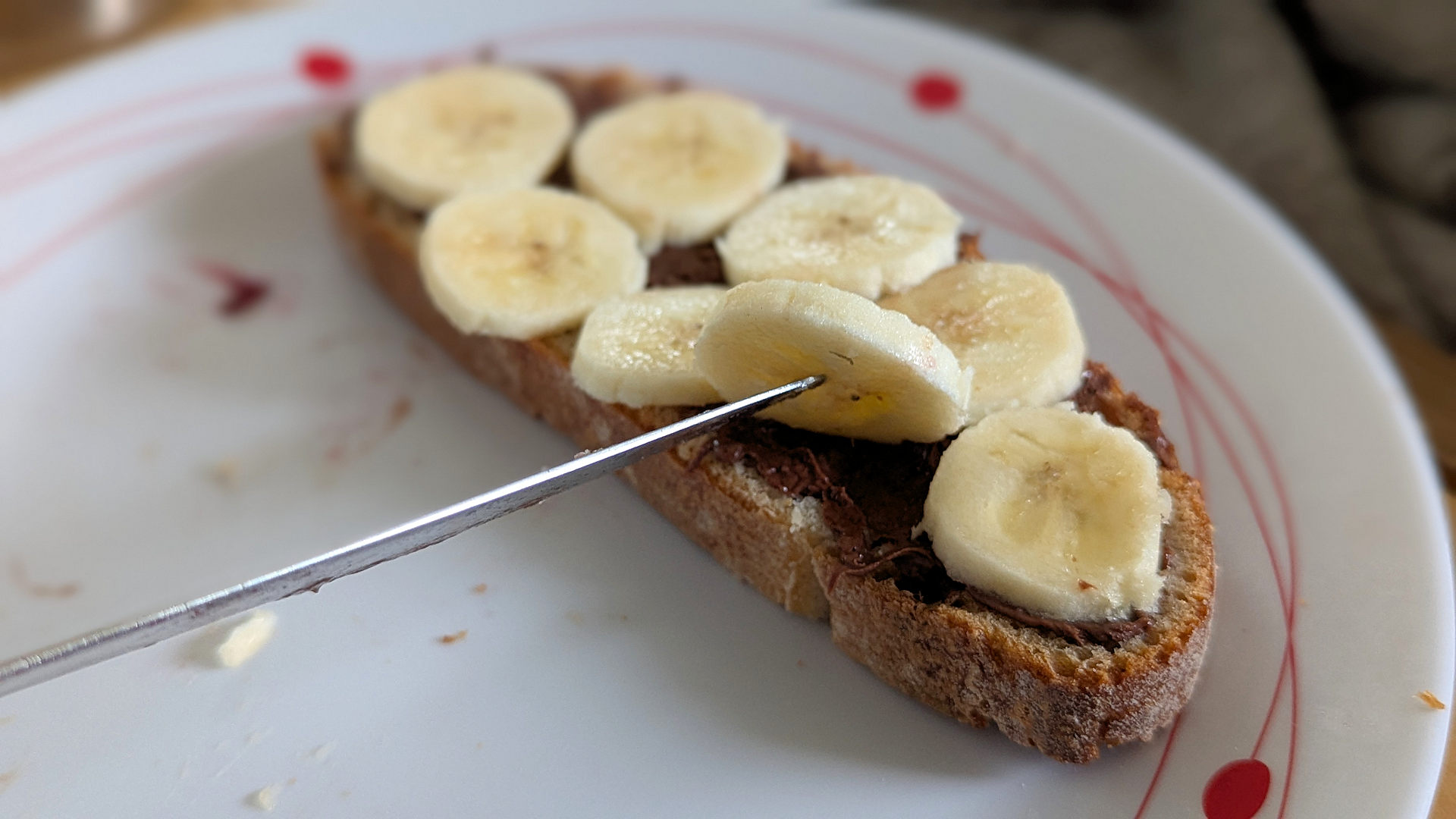 Nutella Brot mit Bananenscheiben belegt