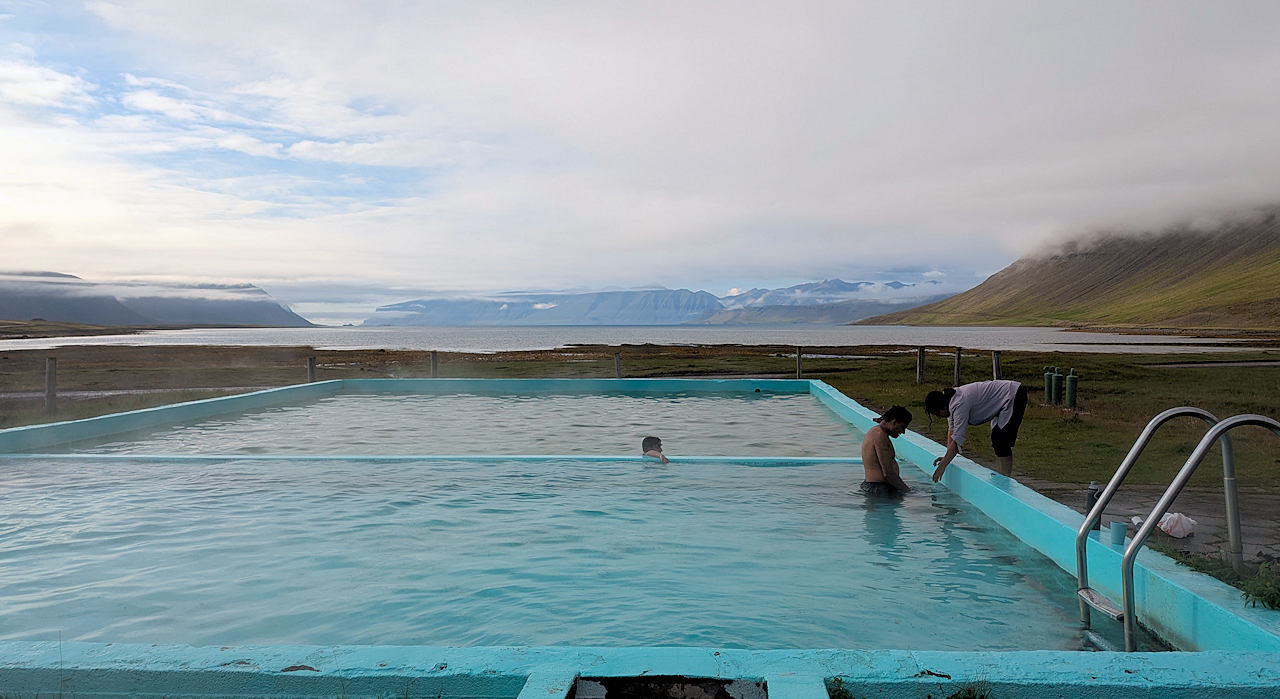 Reykjafjarðarlaug in den Westfjorden, Road 63 Island