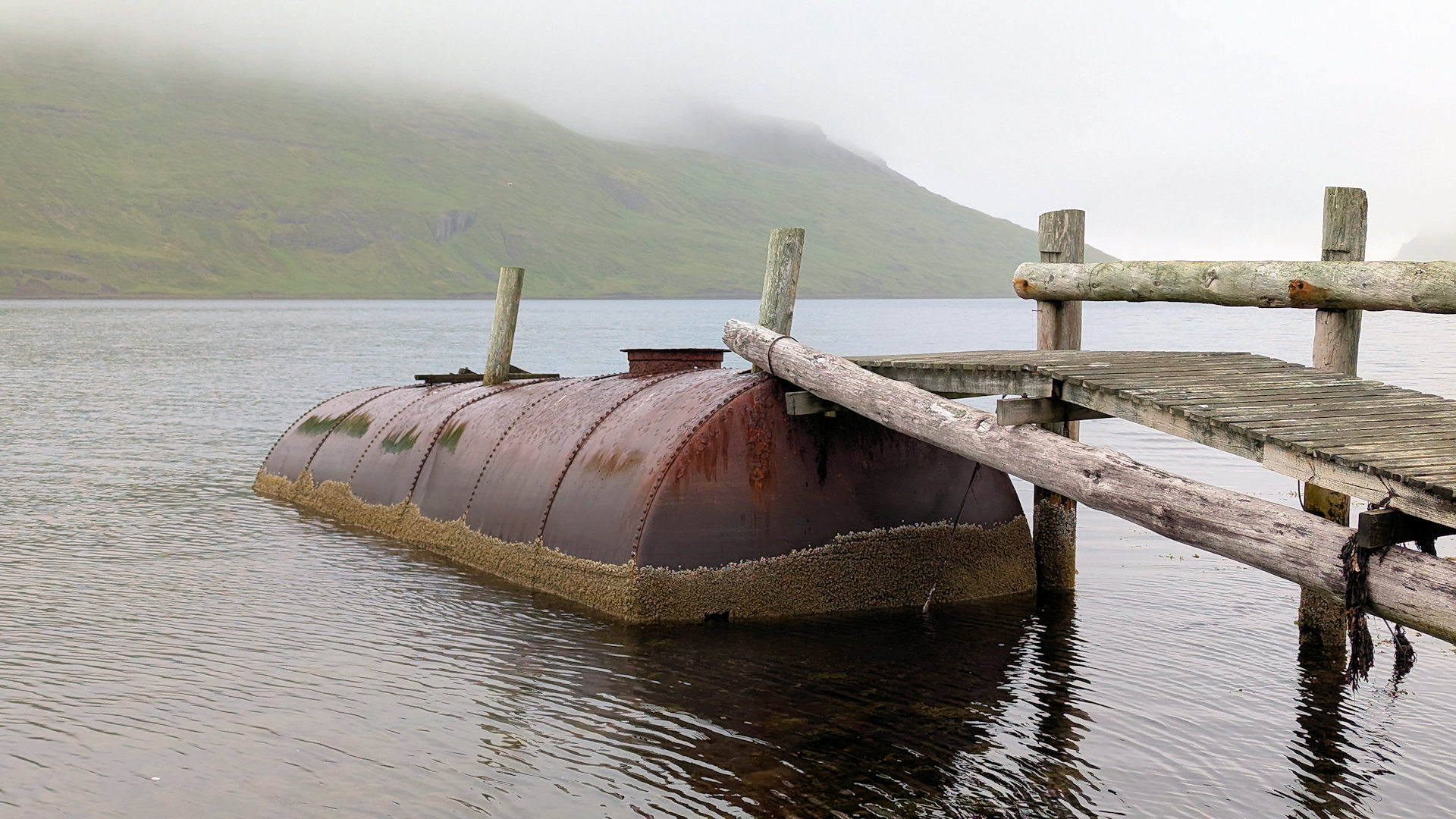 Alter Tank als Bootsanleger