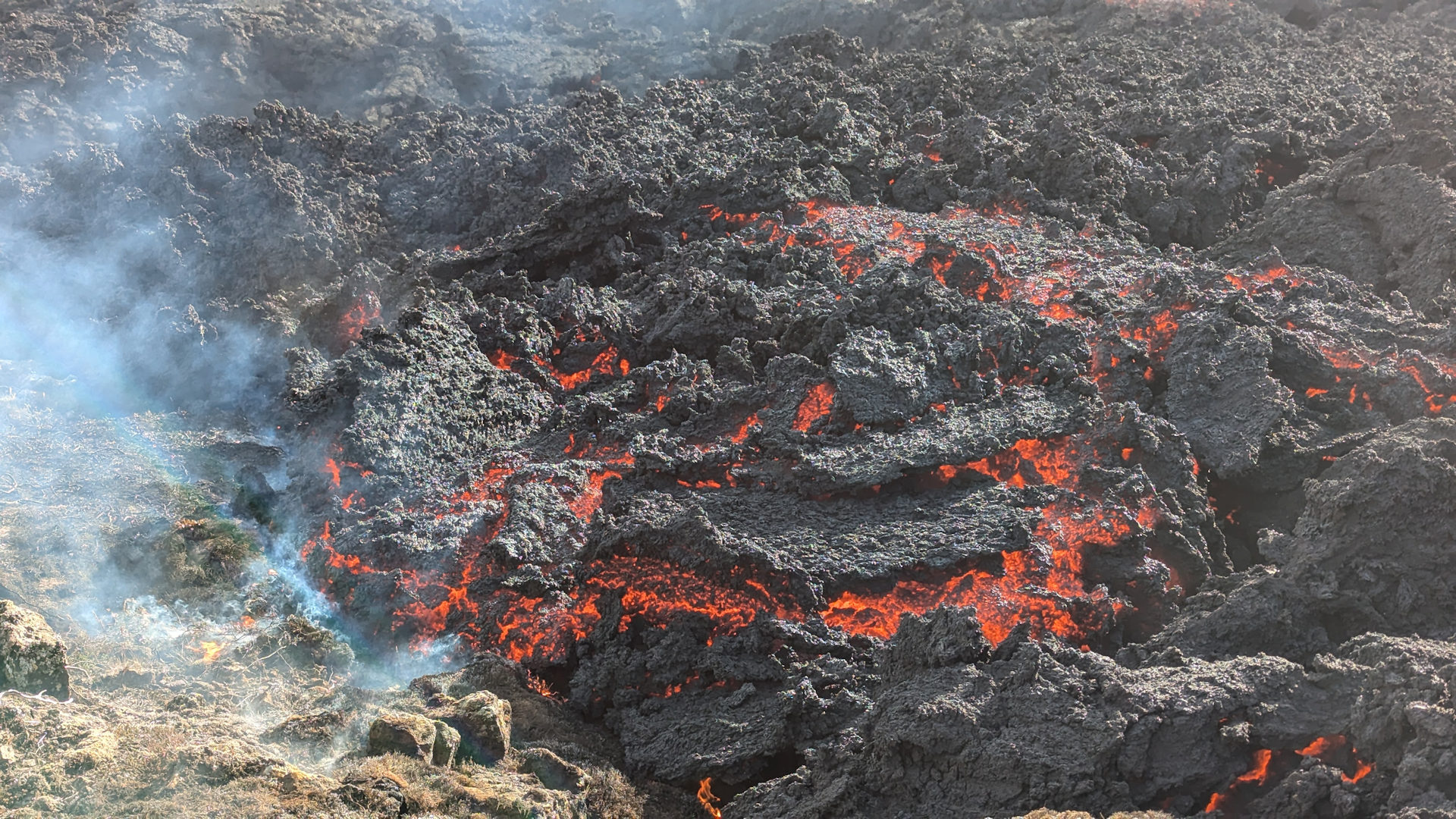 Glühende Lava in Island