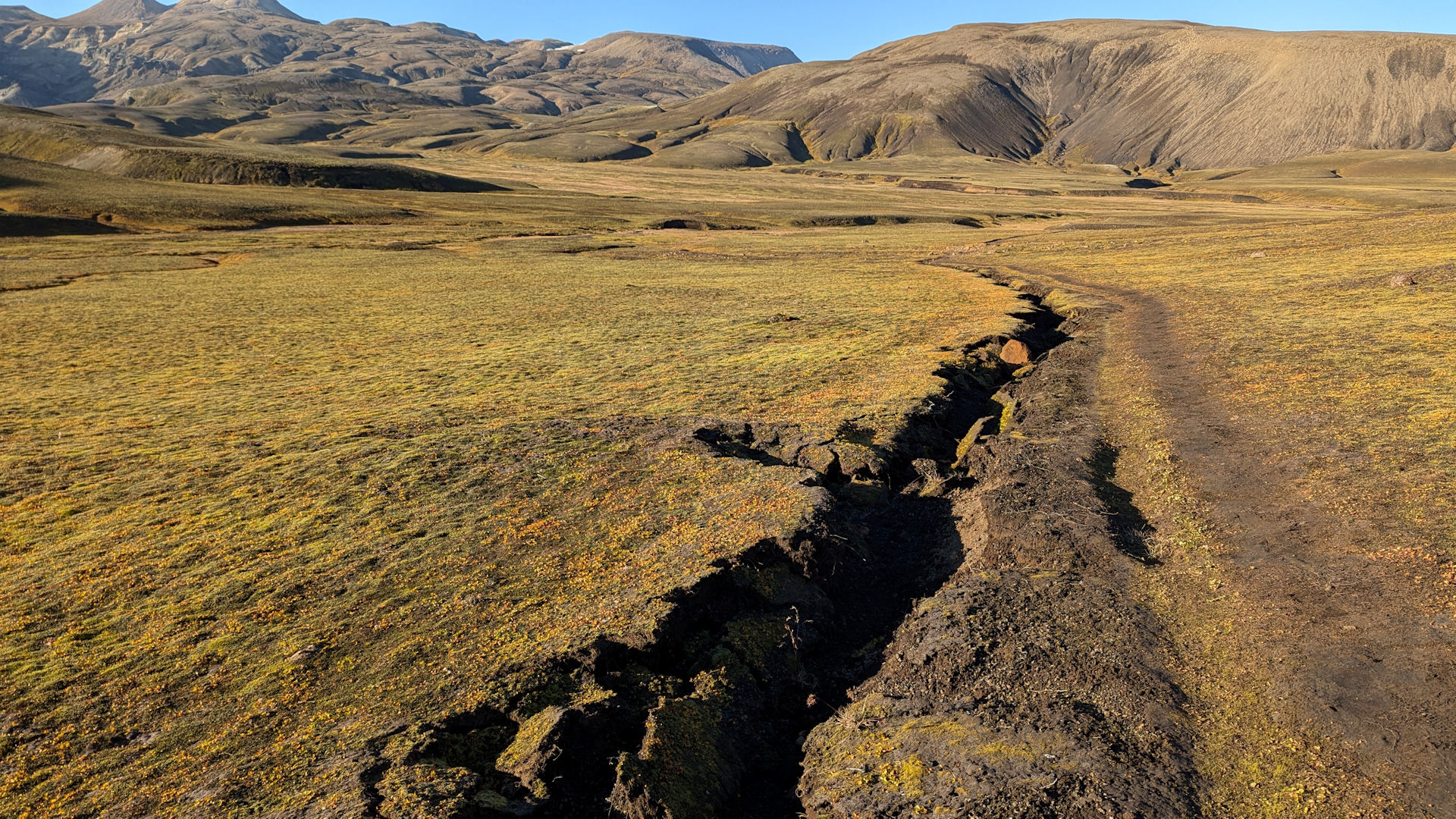 Boden Erosion in Island als tiefe Rinne