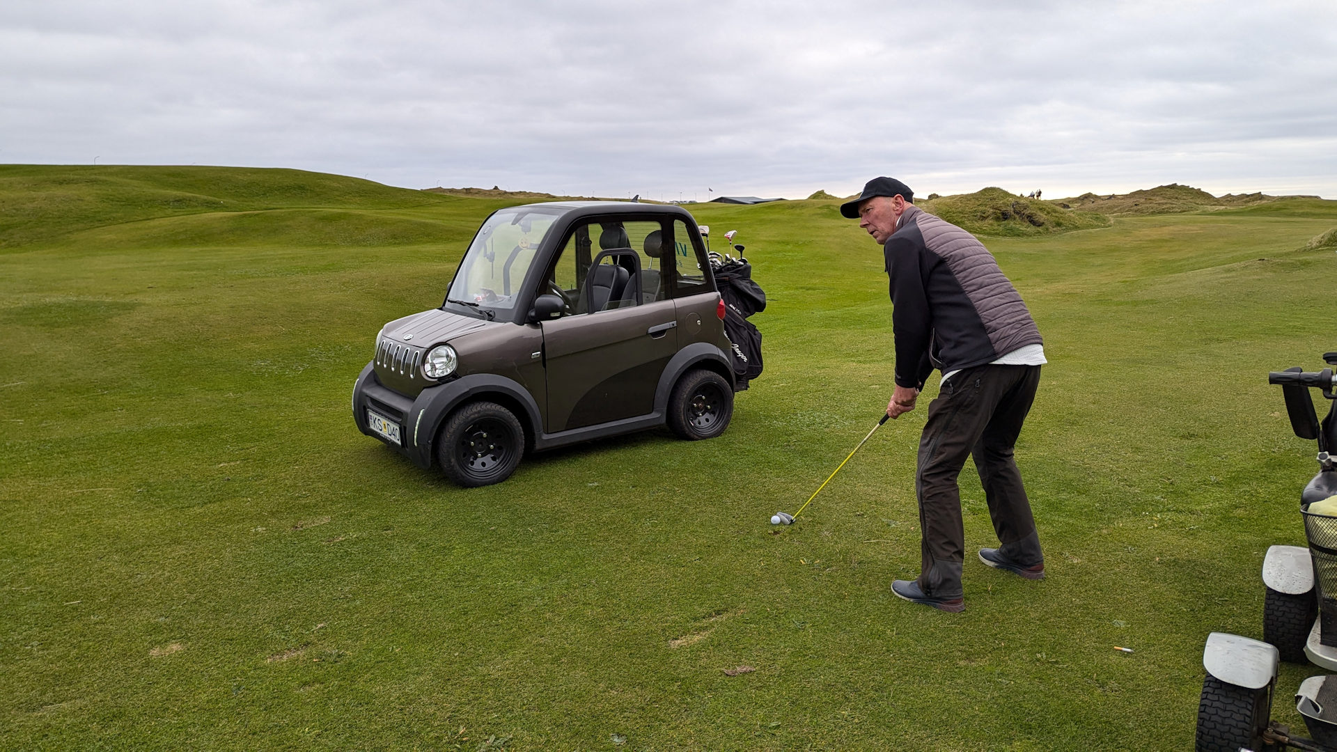 Mikro Elektro Auto auf einem Golfplatz