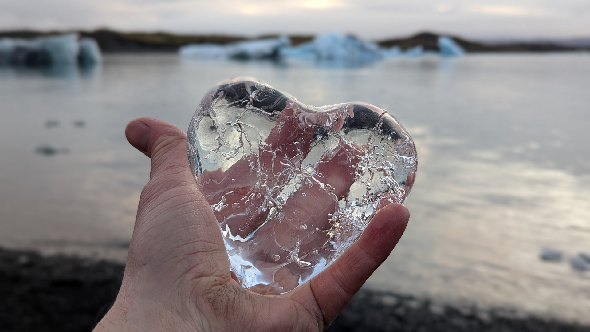 Ein Herz aus Eis am Jökulsarlon Island