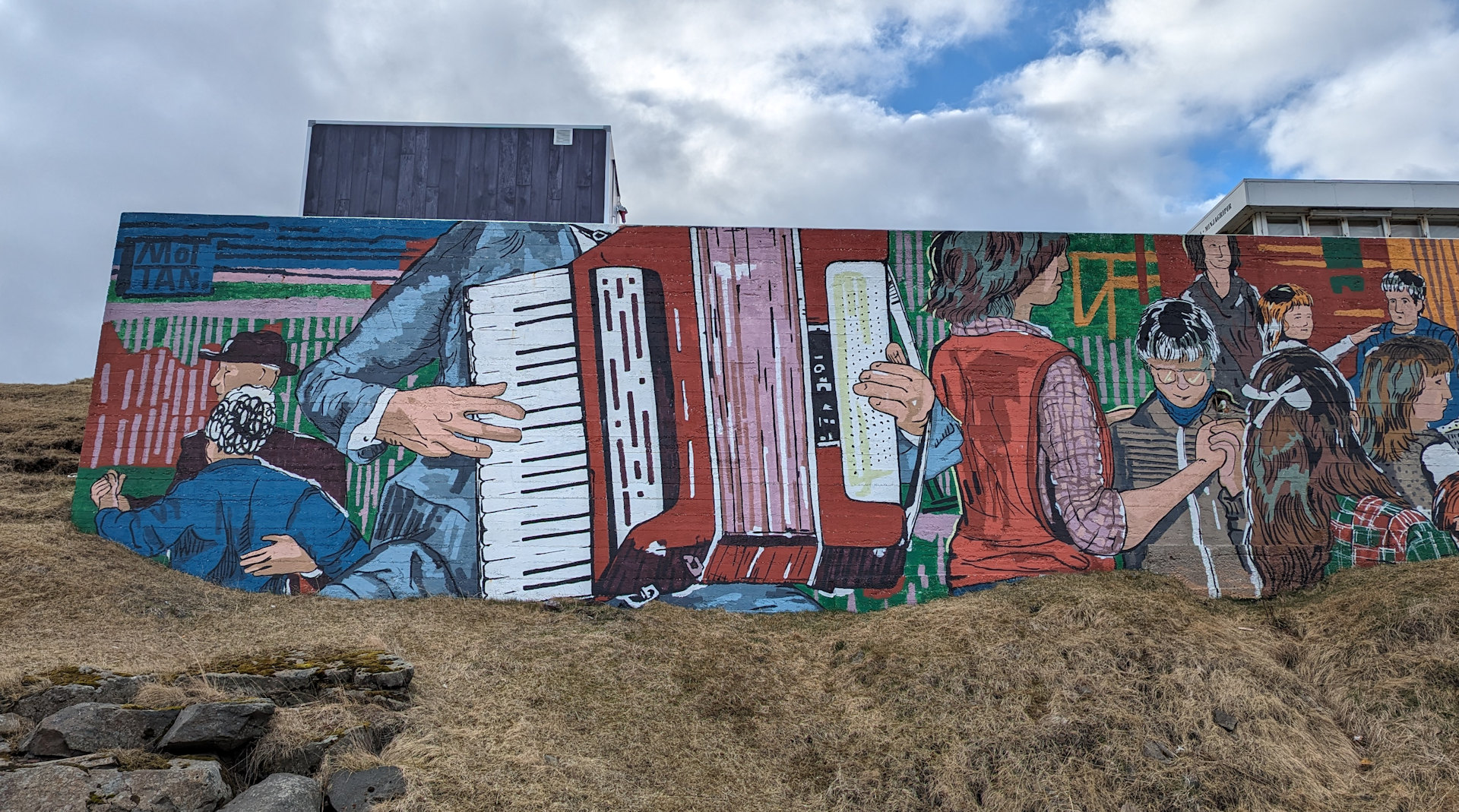 Buntes Wandbild in Djupivogur Island