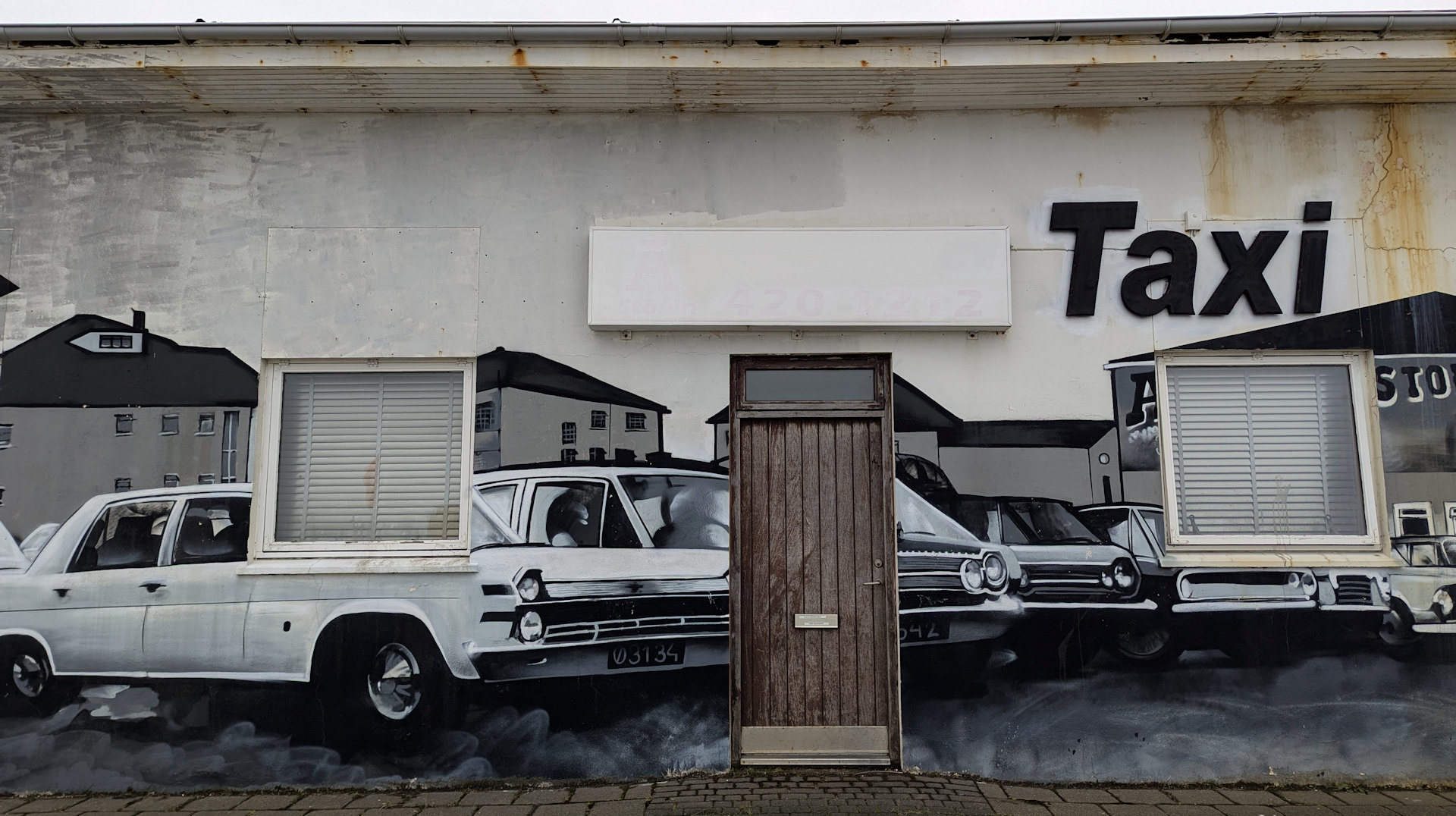 Wandbild einer Taxizentrale mit Autos